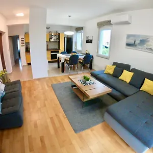  Apartament Sunny By The Beach